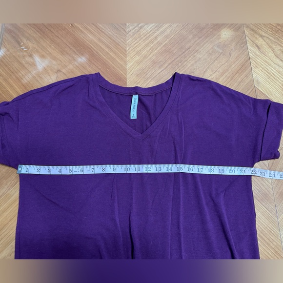 ZENANA PREMIUM V Neck Top - Picture 3 of 8